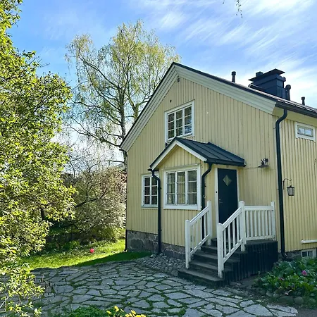 Wooden House In Kaepylae * Helsinki